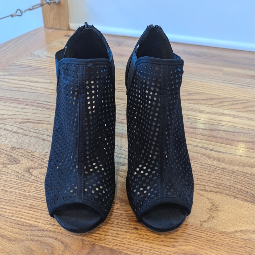 Madden Girl Ranked Black Suede Booties